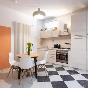 Apartment Caseospitali - Stazione5, Vicino Stazione Ideale Per Due